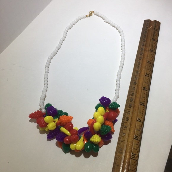 Vintage plastic colorful fruit beaded necklace - Picture 5 of 8